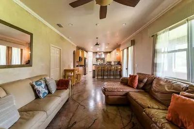Image de Chic Renovated Oasis: Disney & Universal Nearby by RedAwning