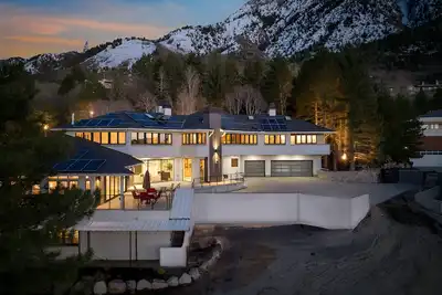 Image de Top Olympus Luxury Estate Spa+Pool+Pickleball+more by RedAwning