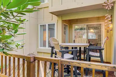 Image de Hike, Golf & Explore: Pocono Pines Townhome