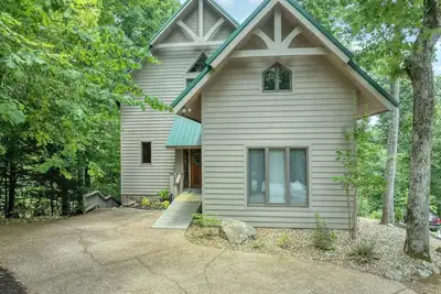 Image de This Amazing home has much to offer, spacious rooms & and a hot-tub for relaxing