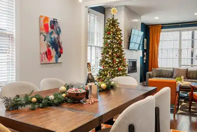 Image de The Aurora: Holiday Home with Nashville Skyline