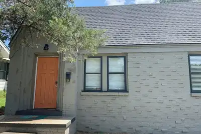 Image de Park Place, across from park, pet friendly
