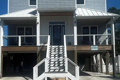 Image de \"Sea you Soon\" -Brand New 4-bedroom Craftsman House with fully fenced yard