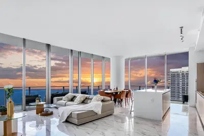 Image de Ventur Penthouse Beachfront at Lyfe Beach Resort