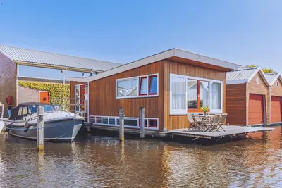 Image de Bateau au bord du lac Ă Uitgeest avec.