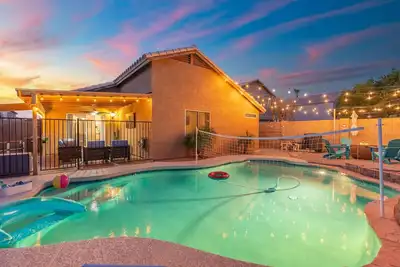 Image de Desert Oasis: 3br Home with Heated Pool Near San Tan Mall