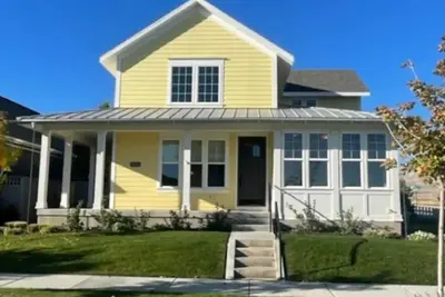 Image de Modern Cozy 2-bedroom Apartment in awesome South Jordan with WiFi and Office!