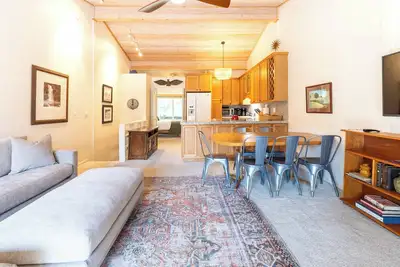 Image de Comfortable Val D'Sol Condo: Prime Location with Pool & Mountain Views