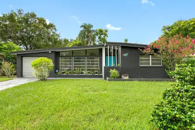 Image de Retro Retreat -  ⭐Close to the Beach! ⭐ Great Rates!