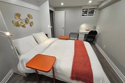 Image de Entire Basement Suite | Private Access | Clean, Comfortable, and Convenient