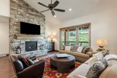Image de Deer Valley East, Hot Tub & Family Room - Perfect for larger groups!