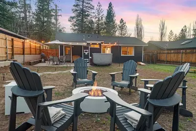 Image de Stargazer Inn + Hot-Tub, + A/C + Bbq