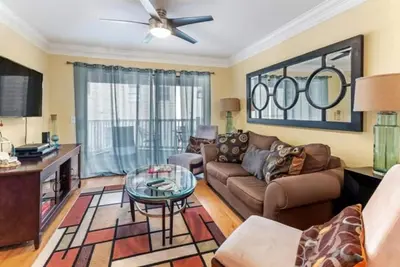 Image de Directly on Best Part of Ocean Boardwalk to Beach! Modern with Balcony and Pool!