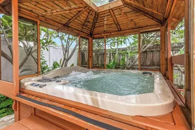 Image de Palm Serenity | Hot Tub, Game Room, Outdoor Oasis
