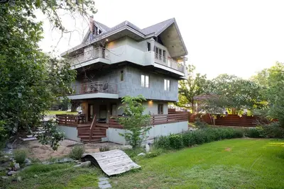 Image de Downtown Bryan Treehouse: Hot Tub and Peaceful Escape