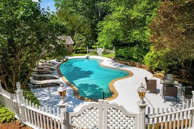 Image de Luxe 6acre Estate: Pool, Pickleball, HotTub, Games, MiniGolf, Playground & More!