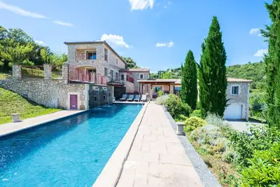 Découvrez Villa Mistral – Luxe, Espace & Vue Panoramique