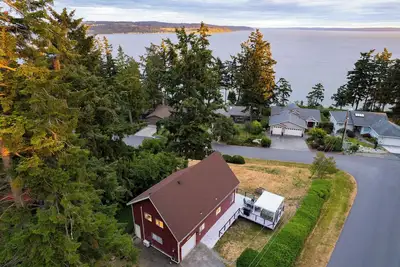 Image de Polnell Point Lookout by AvantStay | Water Views, Hot Tub, Large Patio