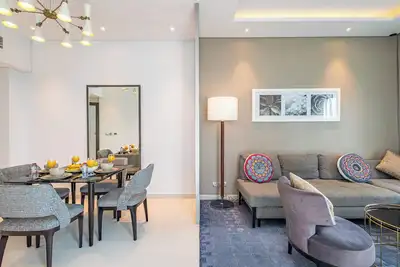 Image de Deluxe 1br Business Bay| Burj Khalifa & Canal View| Gym&Pool\n\n