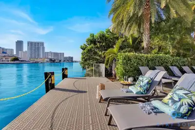 Image de Cozy Studio / Balcony + Pool & Amenities