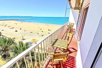 Image de Beachfront 3-Br apartment with pool and balconies