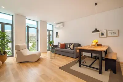 Image de Stylish Urban Flat with Terrace by Host Wise