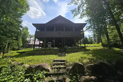 Image de Gorgeous Indian Lake Cabin
