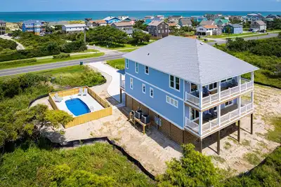 Image de Secluded Brand New Luxury Nags Head Home!
