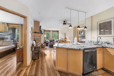 Image de Cozy Condo in River Run Village with Private Balcony w\/ Views and Fireplace