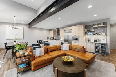 Image de Beautiful Mountain Views! Private Hot-Tub, Game Room, Ev Charging & Elevator!