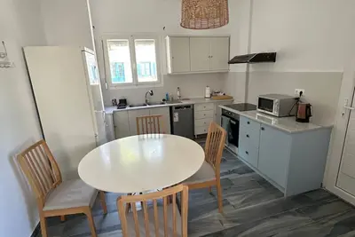 Image de Comfortable and Convenient Home Hidden in the Middle of Skala