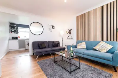 Image de Cosy 3-Bed Flat with Free Parking, 5 minutes away from the City Centre