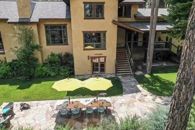 Image de Star Haven Retreat – Stunning 5 Bdr in Truckee w/ Basketball Court, Game Room