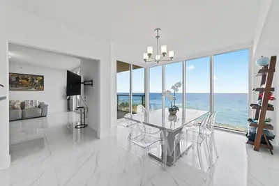 Image de A Clear View on the Ocean – High-Rise 2 Bdr w\/ Impeccable Views, Resort Perks!