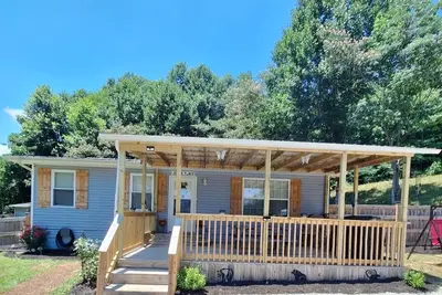 Image de Escape to our charming cottage just 3 minutes from Cumberland Atv Trails!