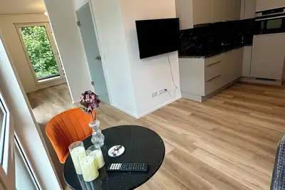 Image de *Top* Upscale studio apartment with kitchen