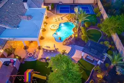 Image de Million$ MiniResort+WaterSlide+PickleBall+Golf+Spa