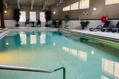 Image de Expansive Fernie Penthouse | Heated Pool & Jacuzzi