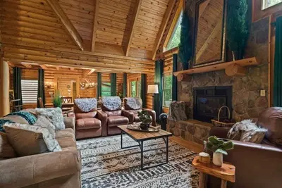 Image de Spacious 6-bedroom lodge in lovely Hendersonville