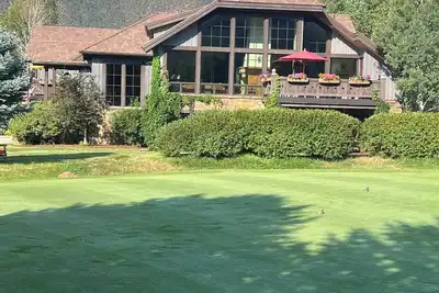 Image de 4-bedroom estate in superb private Jack Nicklaus resort community. Aspen Co