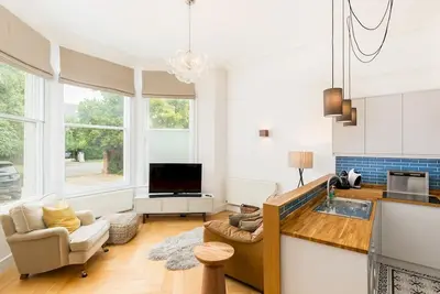 Image de Bright & Spacious 2Bed in North Leamington Spa | Pass The Keys