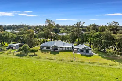 Image de Charming Countryside Getaway: Cozy Farm View Retreat in Bovell