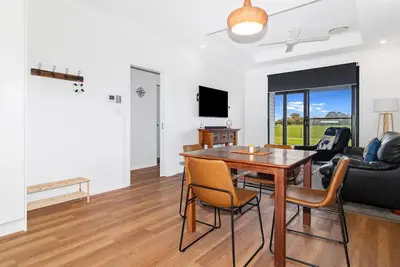 Image de Charming Farm View Cottage: Serene Countryside Retreat in Bovell, Wa