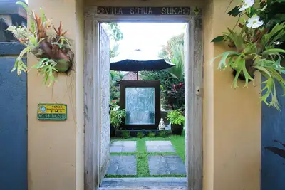 Image de Gorgeous, 3-bedroom Villa in the village of Penestanan/Ubud with Ac, WiFi, Pool.