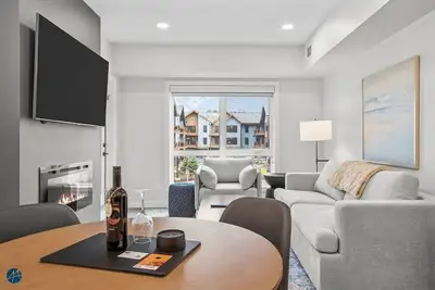 Image de 1 Bed/1 Bath Sparrowhawk-Courtyard Facing-Sleeps 4