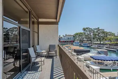 Image de Waterfront condo, highly walkable with 6 pools on property