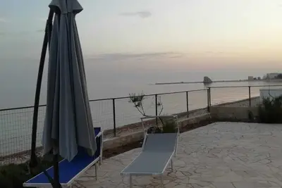 Image de Charming seafront house in Torre Pali, two steps from the beach and sea