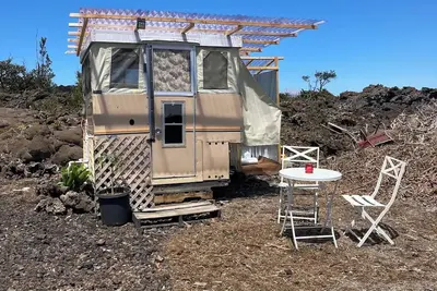 Image de Lava Land Off-grid Vintage Camper under the stars.