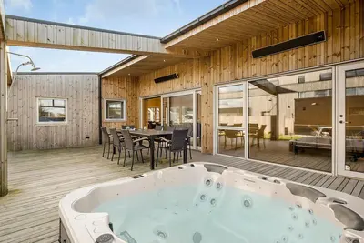 Image de Maison confortable de 6 chambres à.