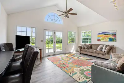 Image de 3-bedroom house in Ann Arbor just across the golf course from The Big House.